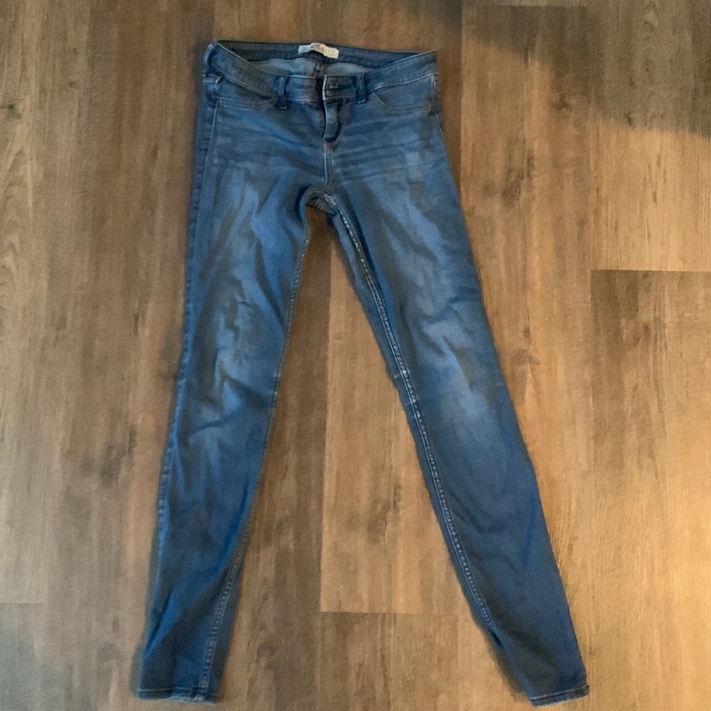 Hollister 3L 26 W, 31 L skinny jeans